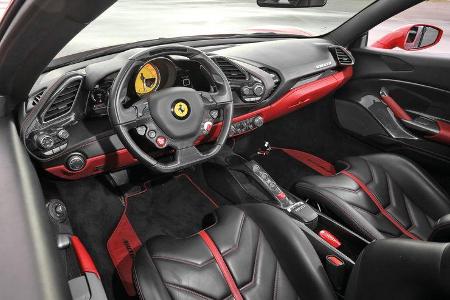 Ferrari 488 GTB, Cockpit