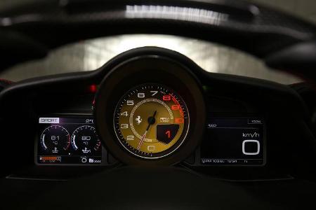 Ferrari 488 GTB, Anzeigeinstrument