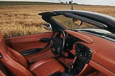 Open Flair: Funktionales Cockpit mit Anleihen beim 911 Carrera