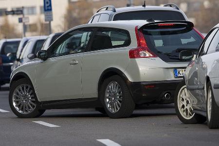 Gesamtlänge 4,25 Meter: Damit passt der C30 auch in engere Parklücken.