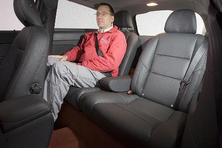 Von wegen Coupé: Hinten sitzt man so bequem wie in einer Limousine.