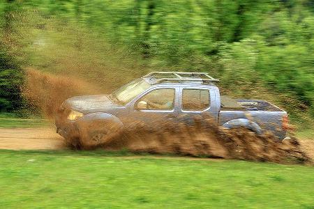 Der Allradantrieb des Navara ist auch in der Topmotorisierung nur zuschaltbar. Durch das neue ESP gibt es nun auch eine Trak...