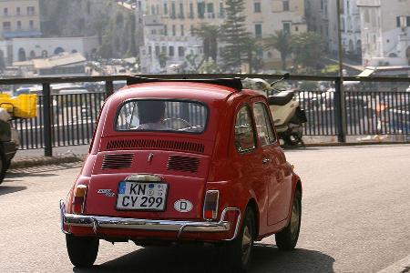 Ein Cinquecento auf seinem Weg in die Heimat.