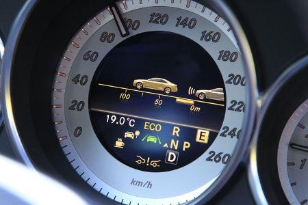 Mercedes CLS, Instrumente, Tacho, Bildschirm