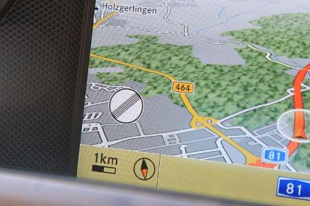 Mercedes CLS, Navibildschirm, Schilderkennung