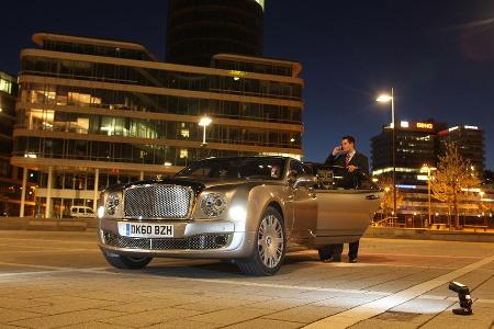 Bentley Mulsanne, Frontbild, Stand, bei Nacht
