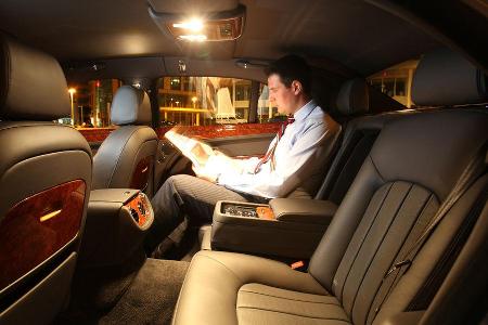 Bentley Mulsanne, Rcksitz, bei Nacht, Mitfahrer