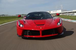 Ferrari LaFerrari im Fahrbericht