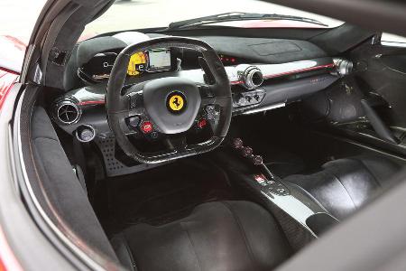 Ferrari LaFerrari, Cockpit