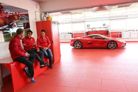 Ferrari LaFerrari, Seitenansicht, Garage