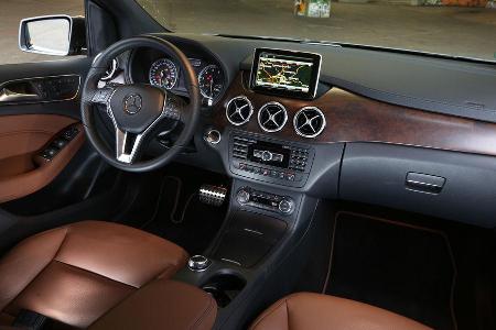 Mercedes B 220 4MATIC, Cockpit
