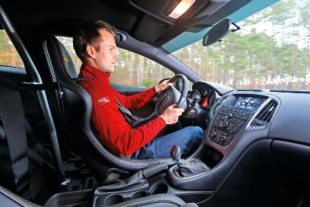 Opel Astra OPC Extreme, Cockpit