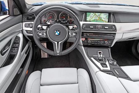 BMW M5, Cockpit