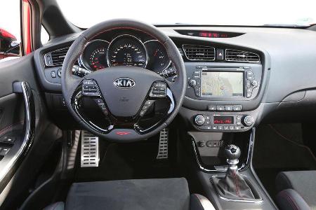 Kia Ceed GT, Cockpit, Lenkrad