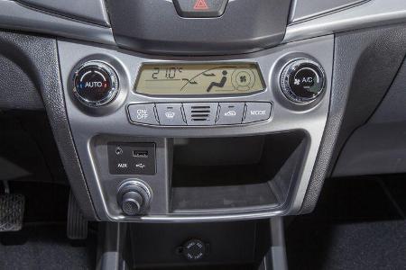 SsangYong Korando e-XDi 200, Mittelkonsole