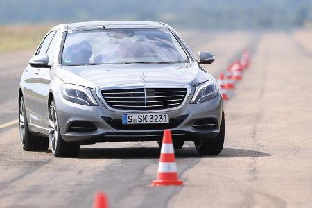 Mercedes S 500 L, Frontansicht, Slalom