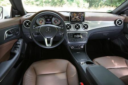Mercedes CLA 220 CDI, Cockpit, Lenkrad