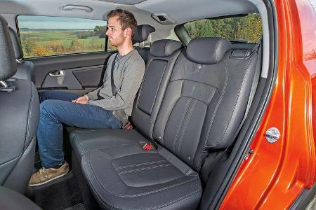 Kia Sportage 1.7 CRDi, Rücksitz, Beinfreiheit