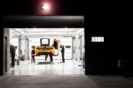 McLaren MP4-12C, Garage
