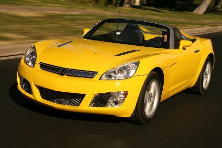 Hinter dem Opel-Logo auf der langen Haube warten 264 Turbo-PS darauf, mit den nur 1.331 Kilogramm des Roadsters zu spielen.