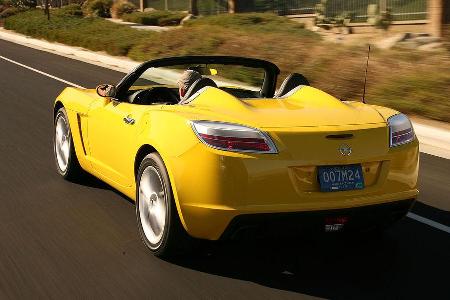 Die Heckklappe verbirgt das Stoffverdeck. Was noch wichtiger zu wissen ist: Der Opel GT treibt die Hinterräder an.