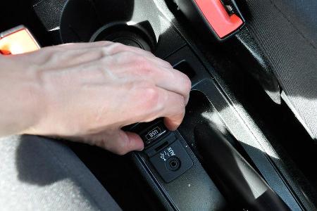 Opel Combo, AUX-Anschluss, USB-Anschluss