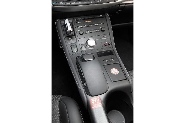 Lexus CT 200h Hybrid Drive, Mittelkonsole