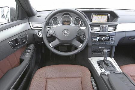 Mercedes E 200 NGT, Cockpit, Lenkrad