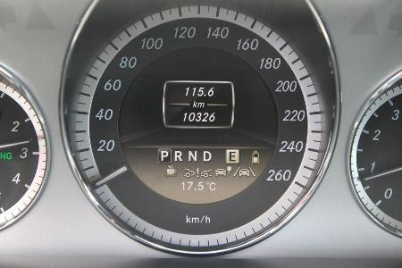 Mercedes E 200 NGT, Tacho