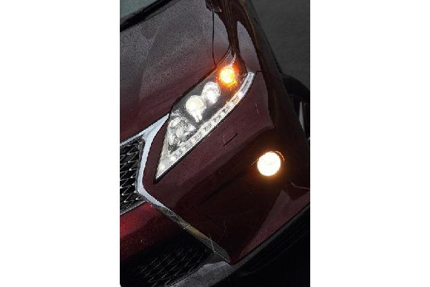 Lexus RX 450h, Frontscheinwerfer