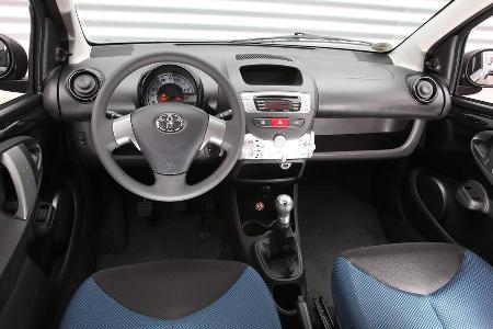 Toyota Aygo 1.0i, Cockpit, Lenkrad