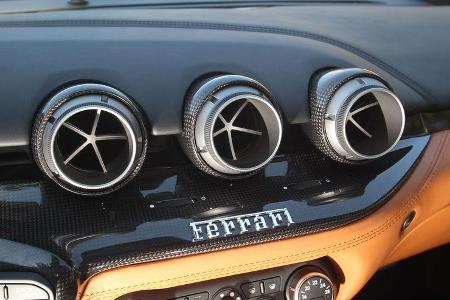 Ferrari F12 Berlinetta, Luftausströmer