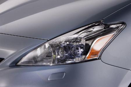 0111, Toyota Prius V, Scheinwerfer