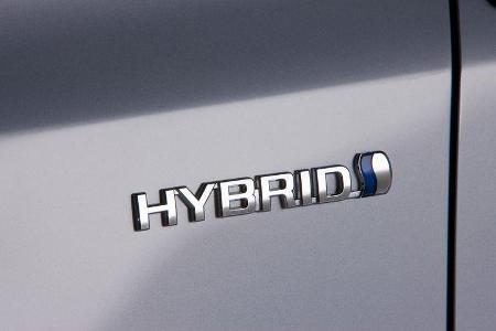 0111, Toyota Prius V, Hybridschriftzug
