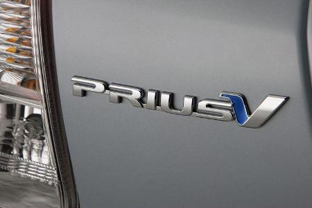 0111, Toyota Prius V, Prius Schriftzug