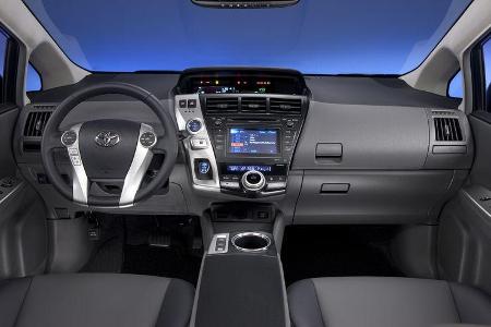 0111, Toyota Prius V, Cockpit