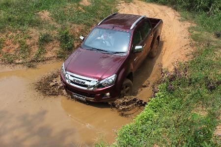 Isuzu D-Max 2,5l Double Cab 4WD, Front, Wasserdurchfahrt