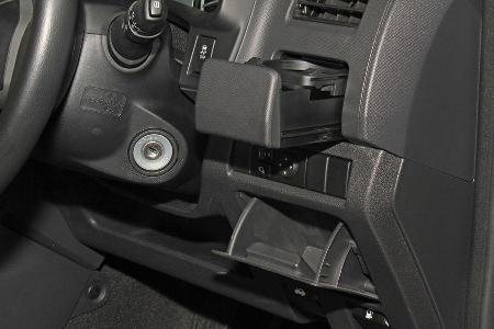 Isuzu D-Max 2,5l Double Cab 4WD, Getrnkehalter