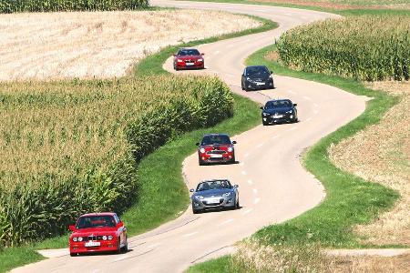 Landstrae, verschiedene Autos