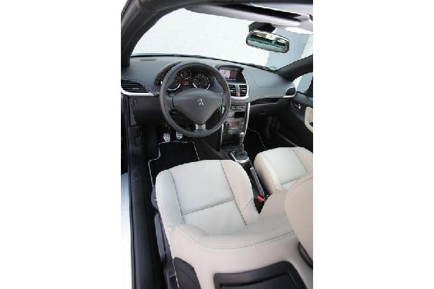 Peugeot 207 CC 155 THP, Cockpit, Lenkrad
