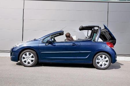 Peugeot 207 CC 155 THP, Seitenansicht, Verdeck schliet