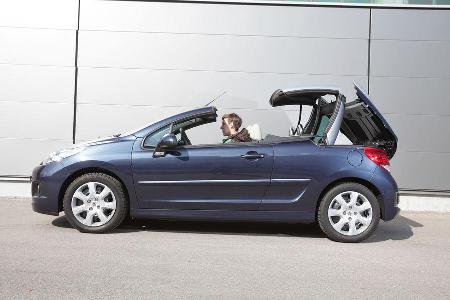 Peugeot 207 CC 155 THP, Seitenansicht, Verdeck schliet