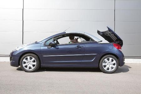 Peugeot 207 CC 155 THP, Seitenansicht, Verdeck schliet