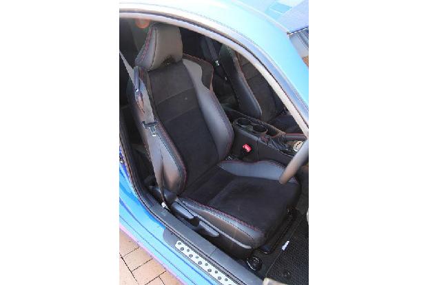 Subaru BRZ, Vordersitz, Ledersitz