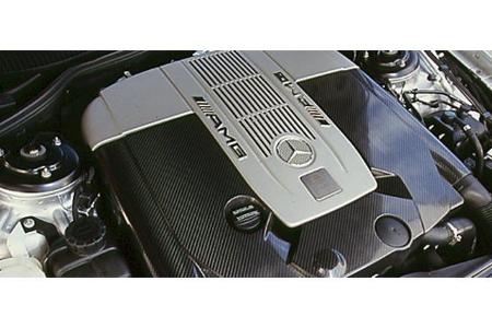 Eine mächtige Kohlefaserabdeckung, die Mächtiges verbirgt. Der aufgeladene AMG-V12 stellt alles in den Schatten: 1000 Newton...