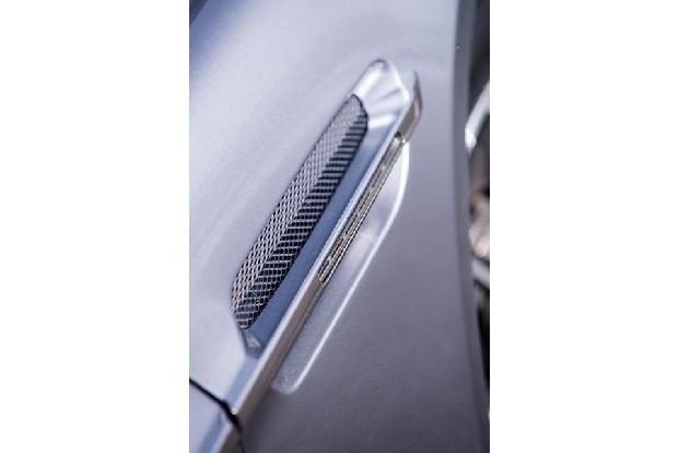 Aston Martin Rapide S, Seitenelement