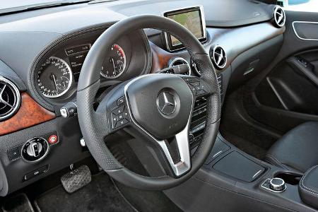 Mercedes B 250, Lenkrad, Cockpit