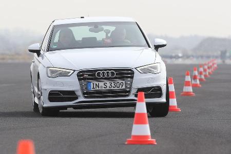 Audi S3 2.0 TFSI, Frontansicht, Slalom