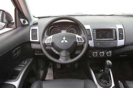 Mitsubishi Outlander, 2.2 DI-D Instyle, Cockpit