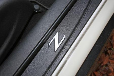 Nissan 370 Z Nismo, Fußleiste